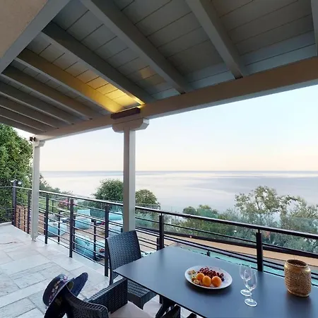 Apartmanhotel Kallia Suites- Chorefto 4*