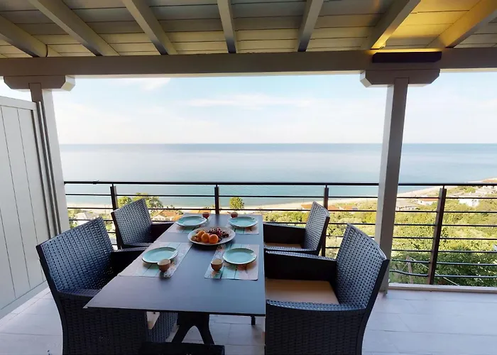 Kallia Suites- Chorefto מלון דירות 4*